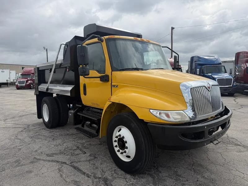 2021 International MV607 - Box