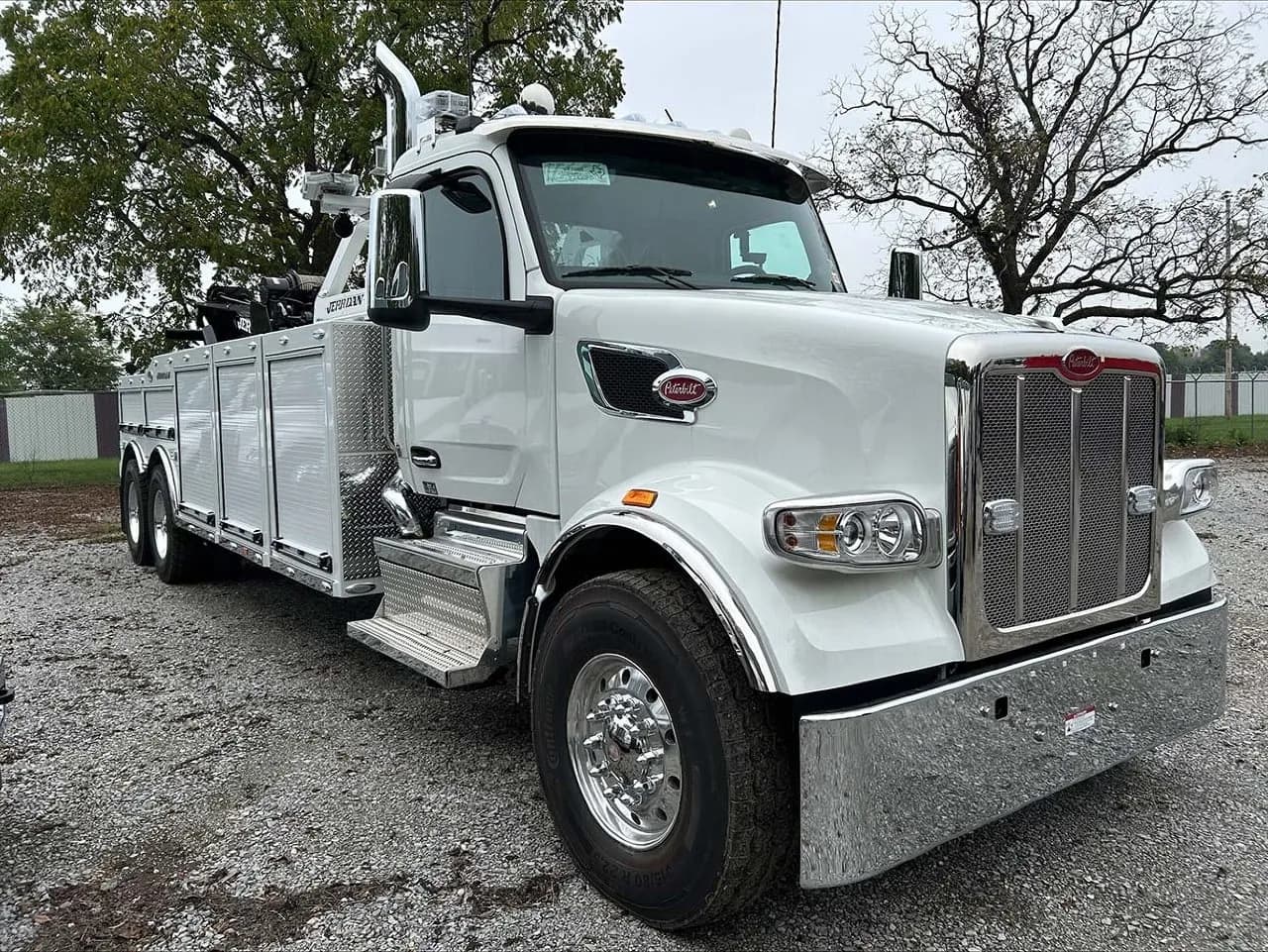 2025 Peterbilt 567 - Tow