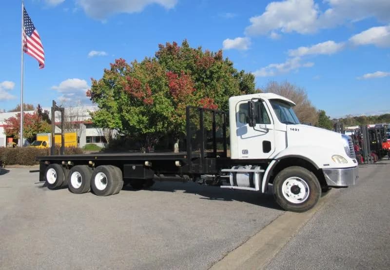 2005 Freightliner Columbia 112 - Flatbed