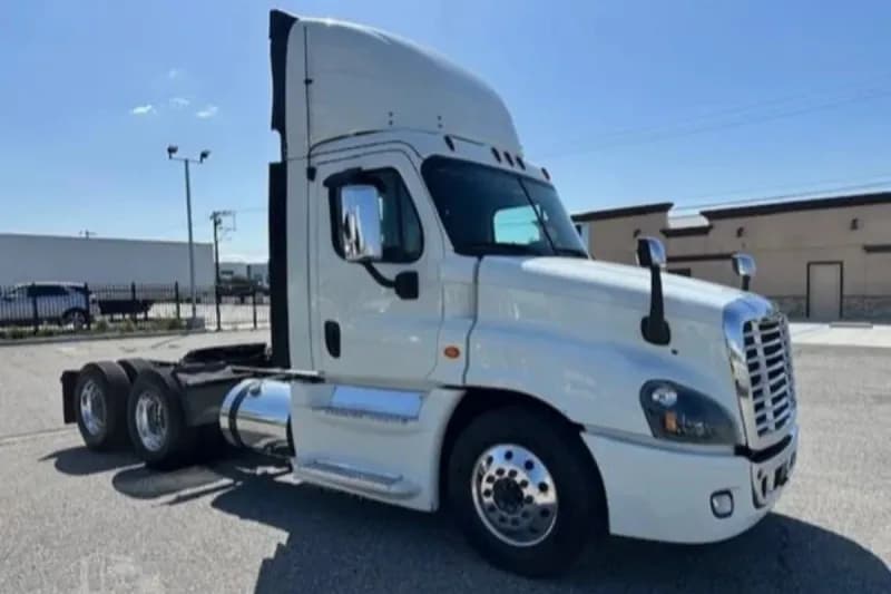2019 Freightliner Cascadia - Day Cab