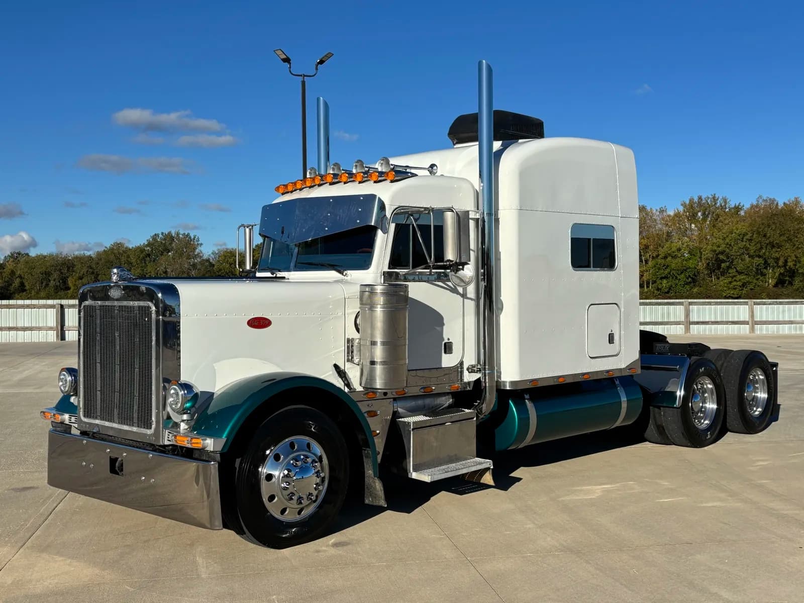 2002 Peterbilt 379 - Sleeper