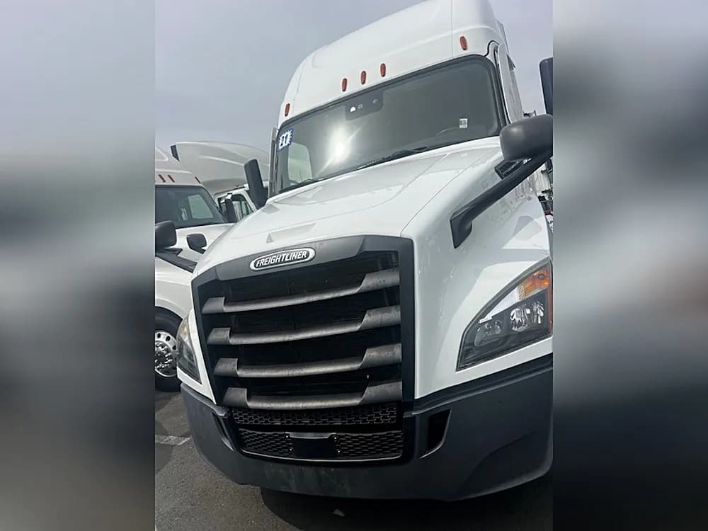 2021 Freightliner Cascadia - Sleeper