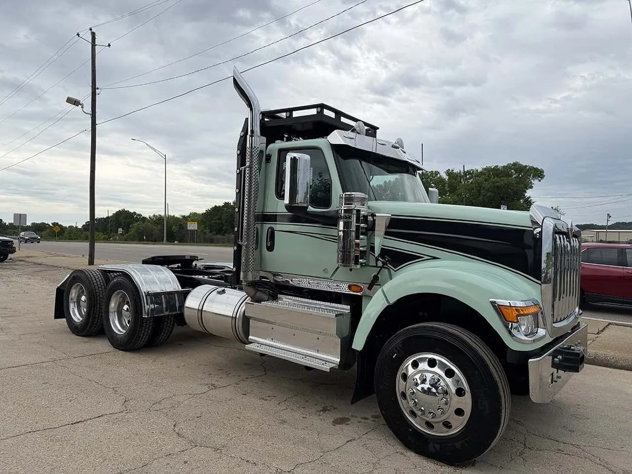 2027 International HX520