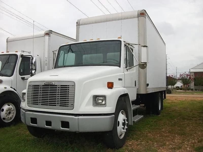 2000 Freightliner FL50 - Vans