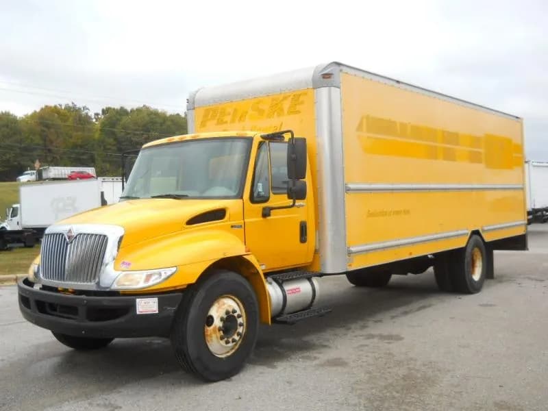 2009 International 4300 SBA - Vans