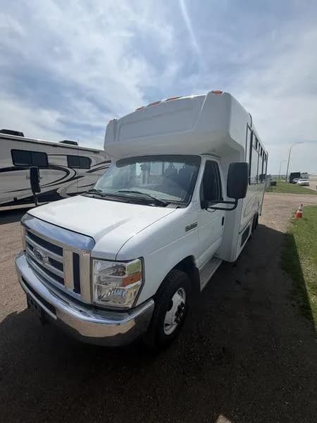 2017 Ford E350 Transit Challenger - Vans