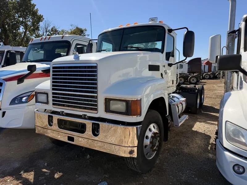 2018 Mack Trucks Pinnacle Day Cab - Day Cab