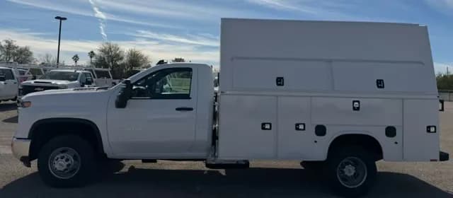 2025 Chevrolet Silverado 3500 - Service