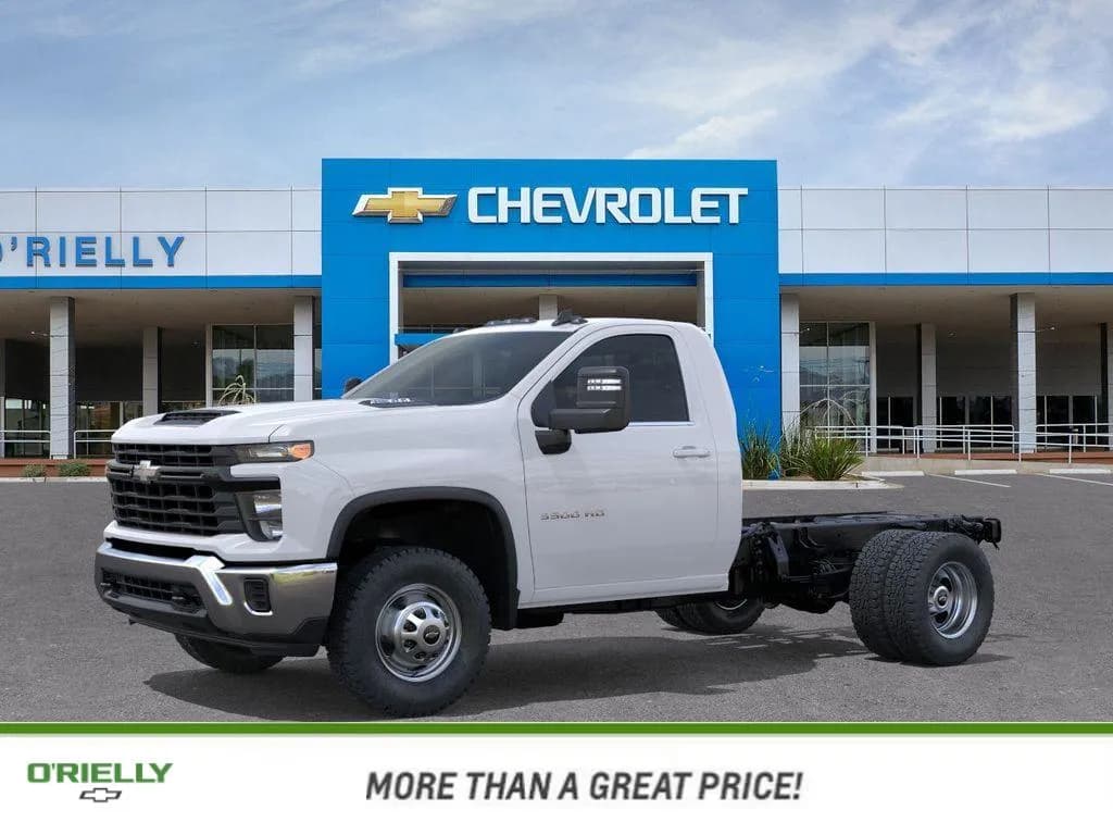 2025 Chevrolet Silverado 3500 - Service
