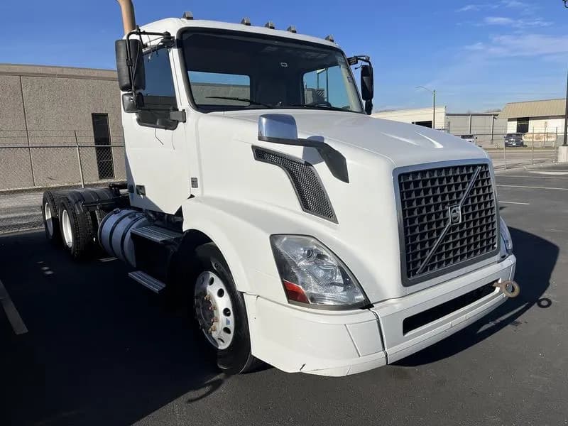 2018 Volvo VNL300 - Service