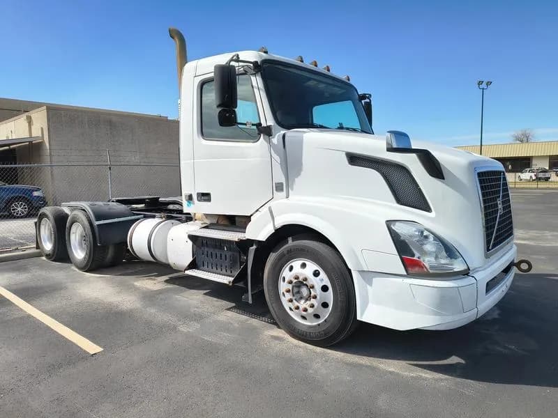 2017 Volvo VNL300 - Service