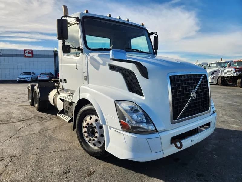 2016 Volvo VNL300 - Service