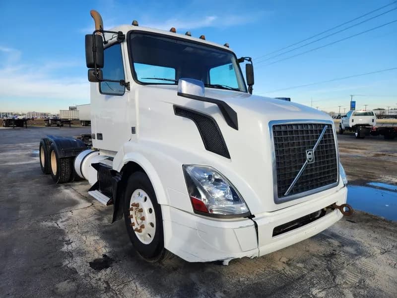2017 Volvo VNL300 - Service