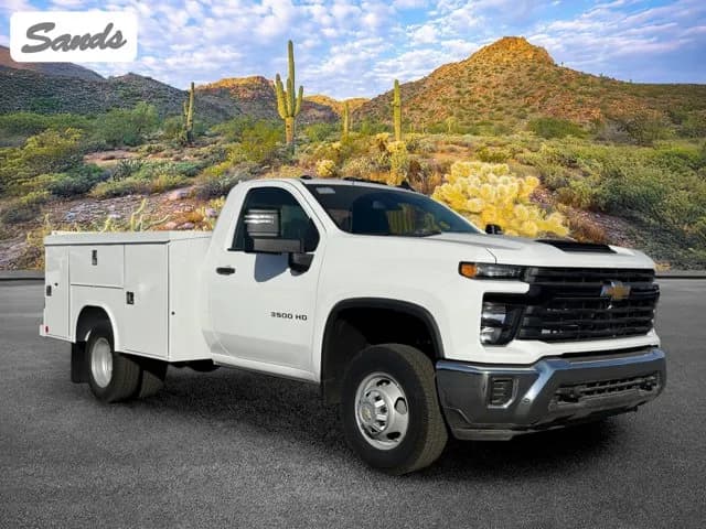 2025 Chevrolet Silverado 3500 - Service