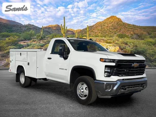 2025 Chevrolet Silverado 3500 - Service