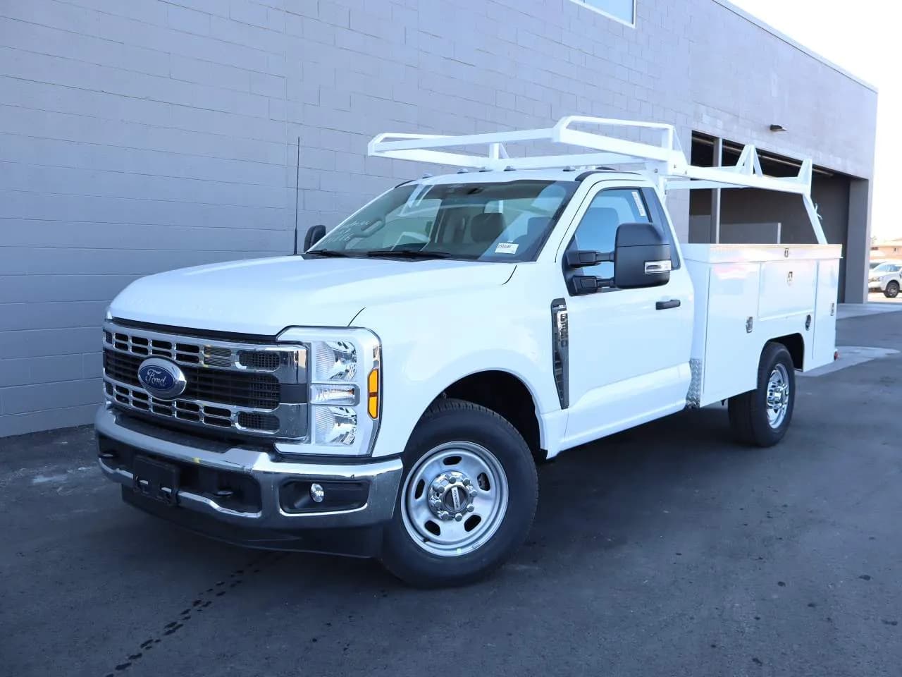2025 Ford F-350 Super Duty - Service