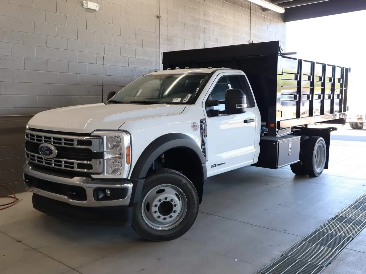 2025 Ford F-550 Super Duty - Dump