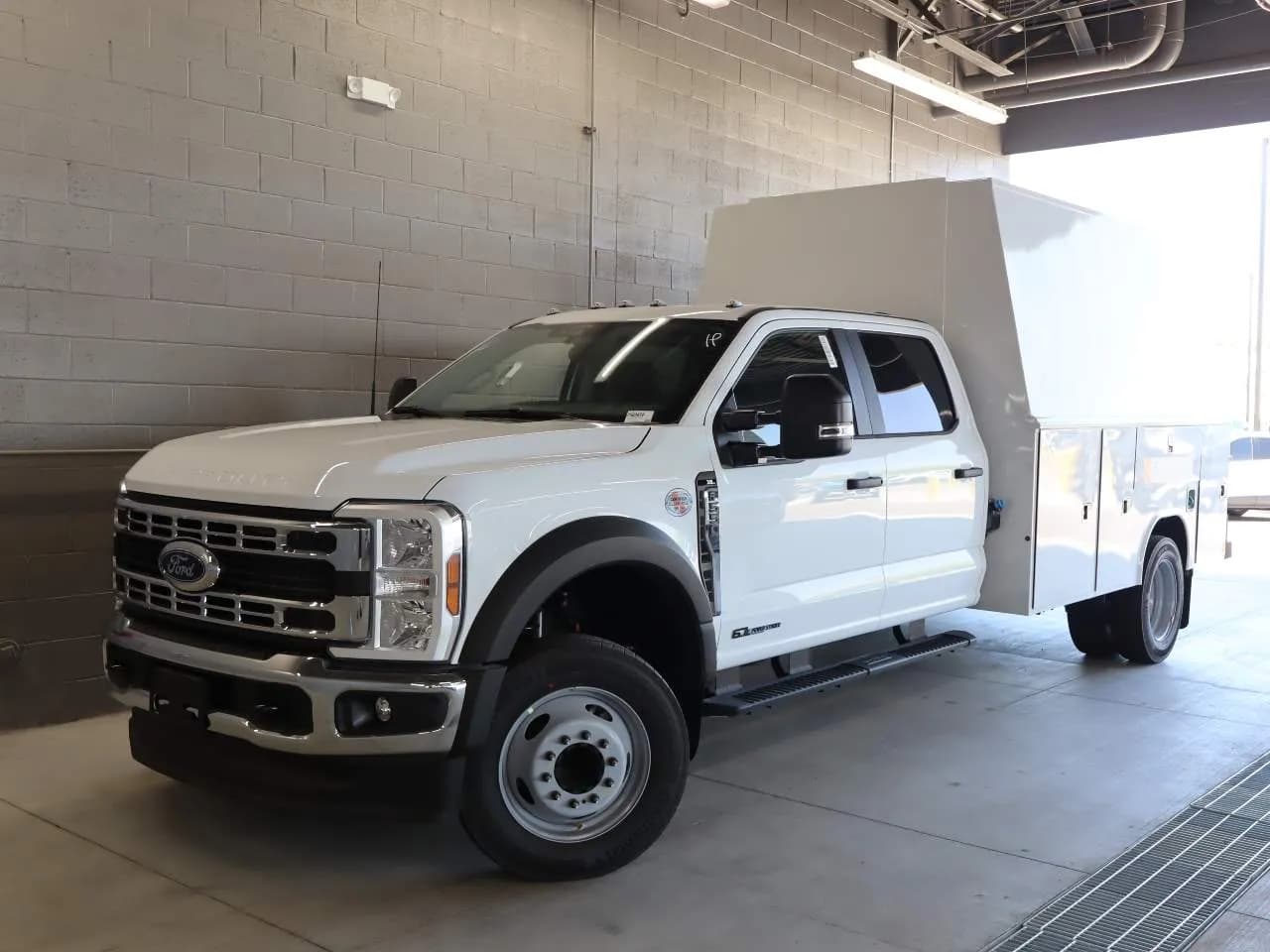 2025 Ford F-550 Super Duty Crew Cab - Service