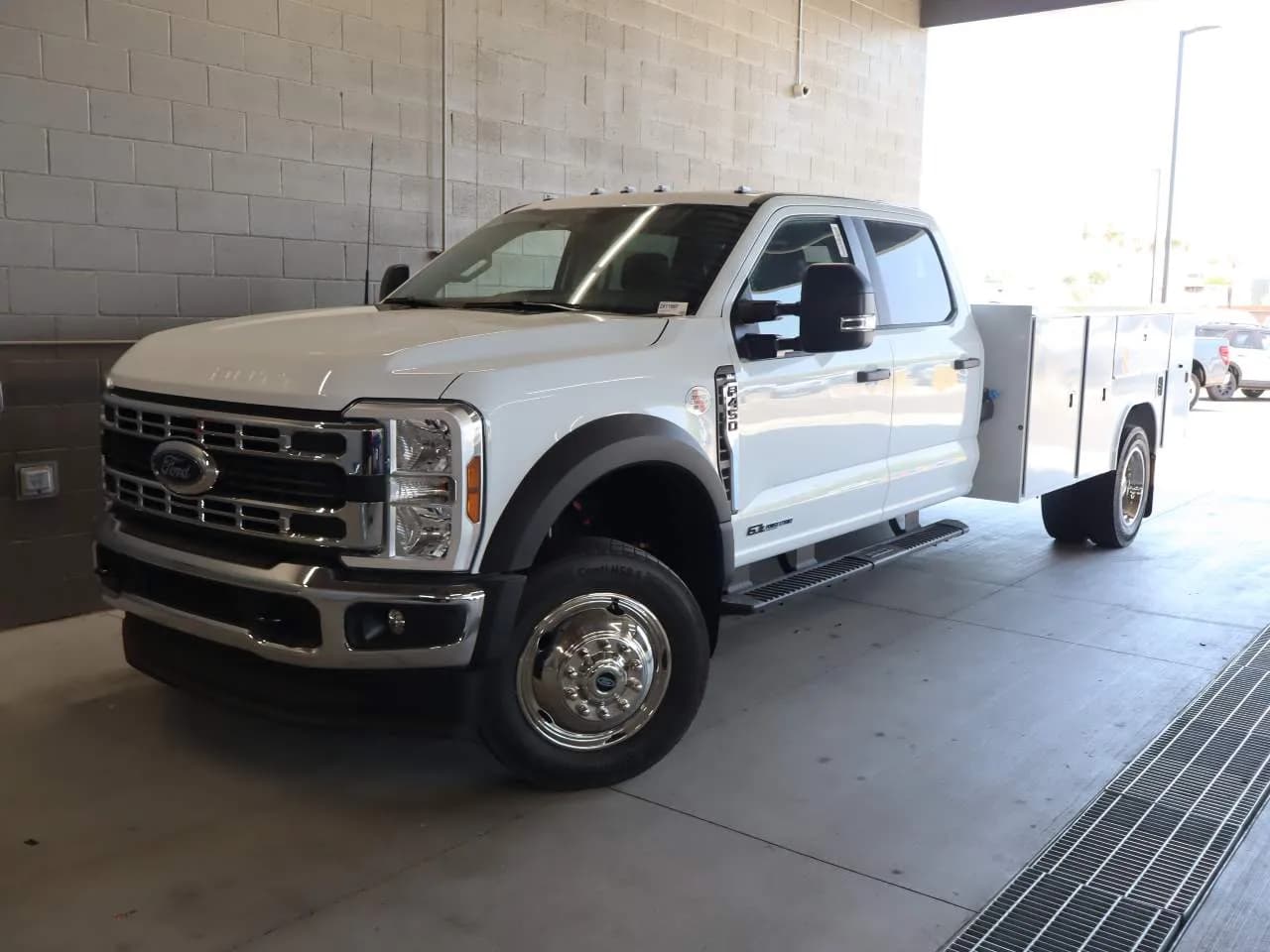 2026 Ford F-450 Super Duty Crew Cab - Service