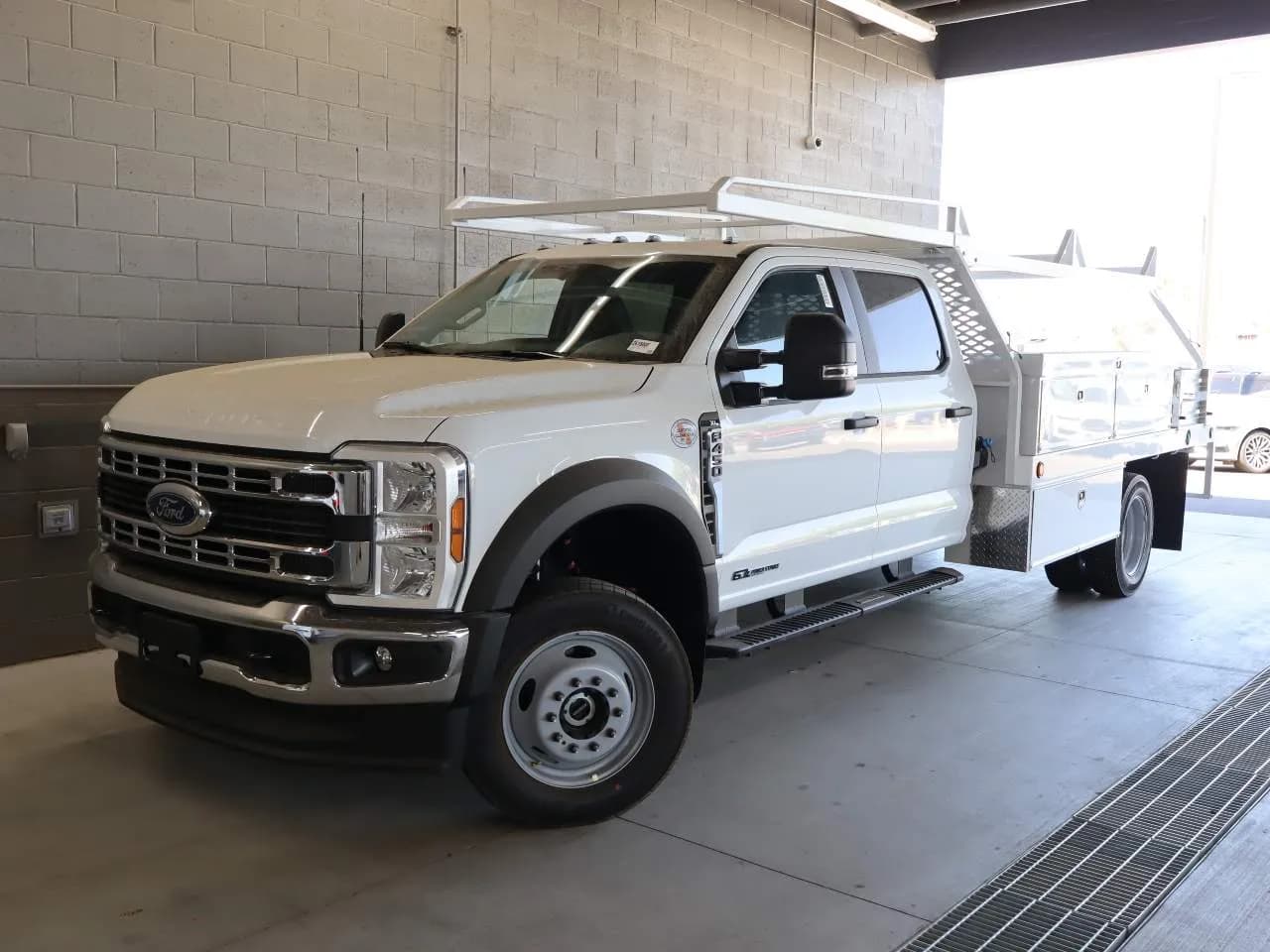 2026 Ford F-450 Super Duty Crew Cab - Chassis