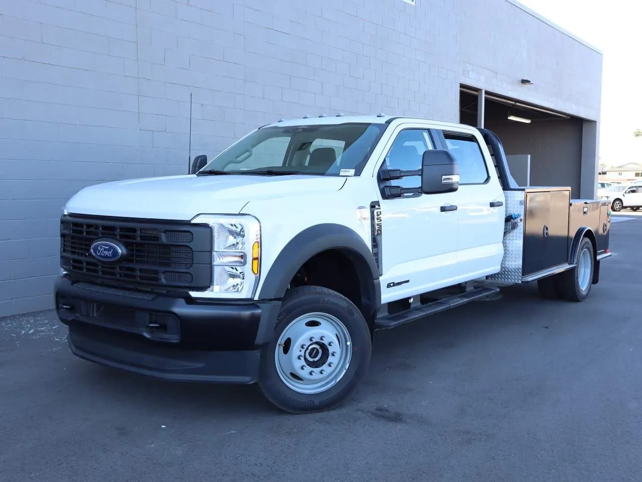 2026 Ford F-550 Super Duty Crew Cab - Chassis