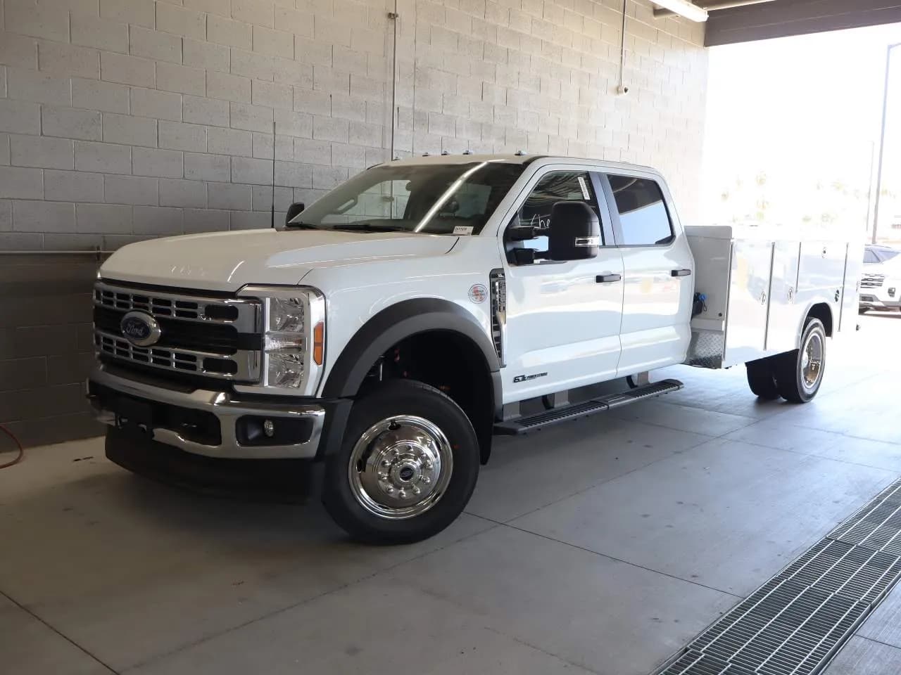 2026 Ford F-550 Super Duty Crew Cab - Service