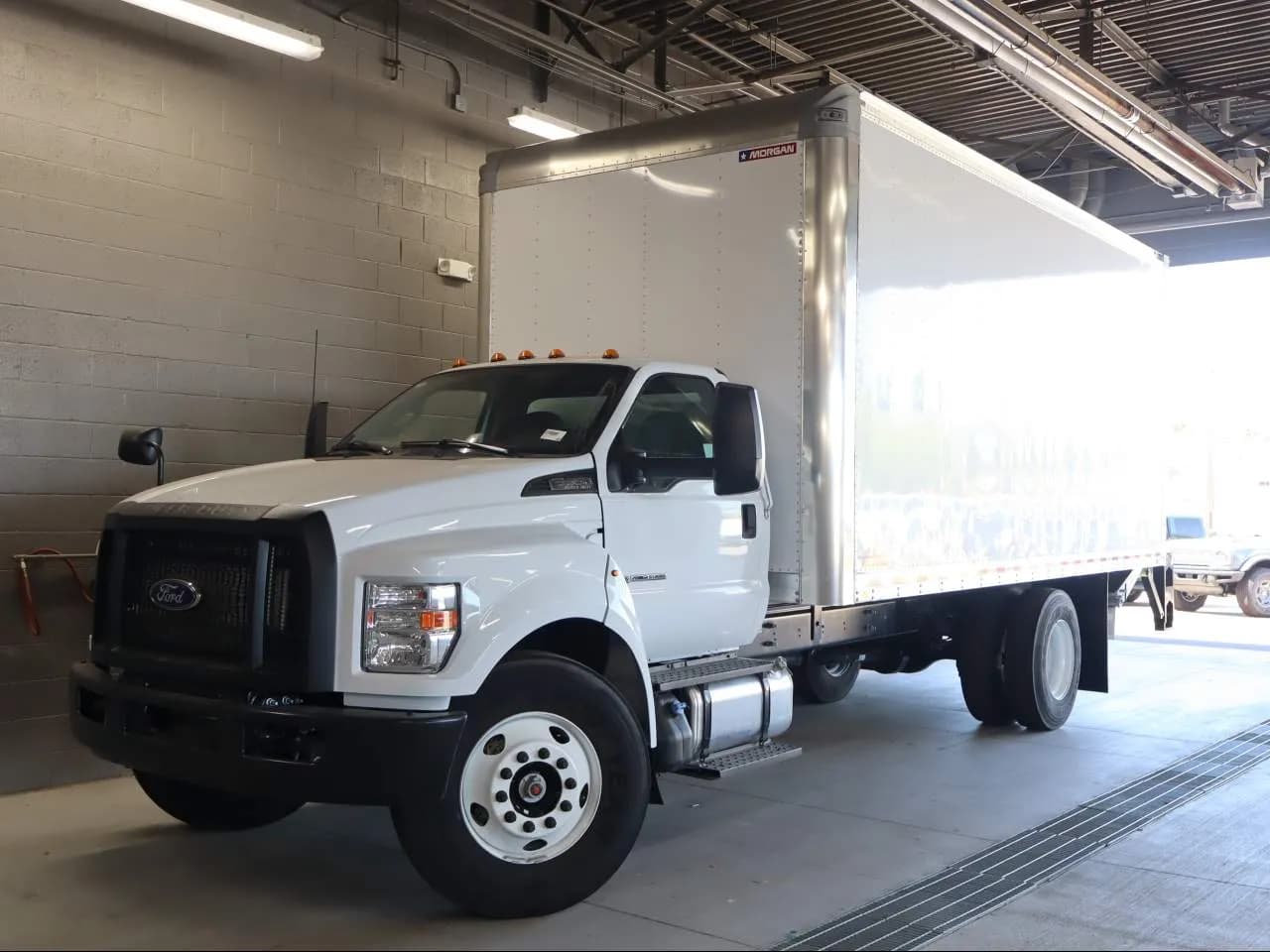 2027 Ford F-650 Super Duty - Box