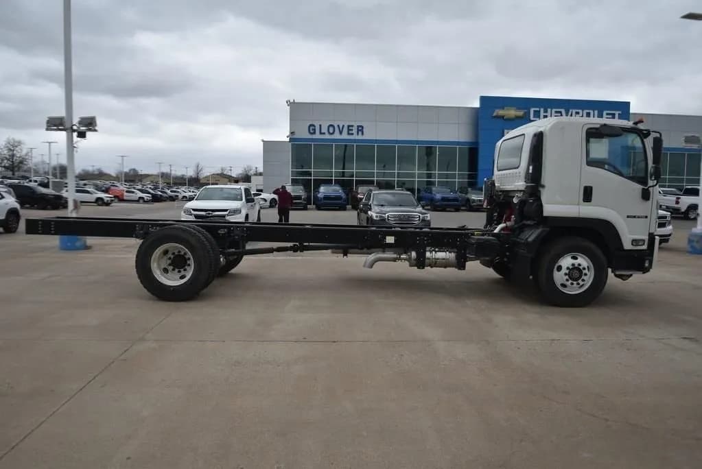 2025 Isuzu FTR Crew Cab & Chassis - Chassis