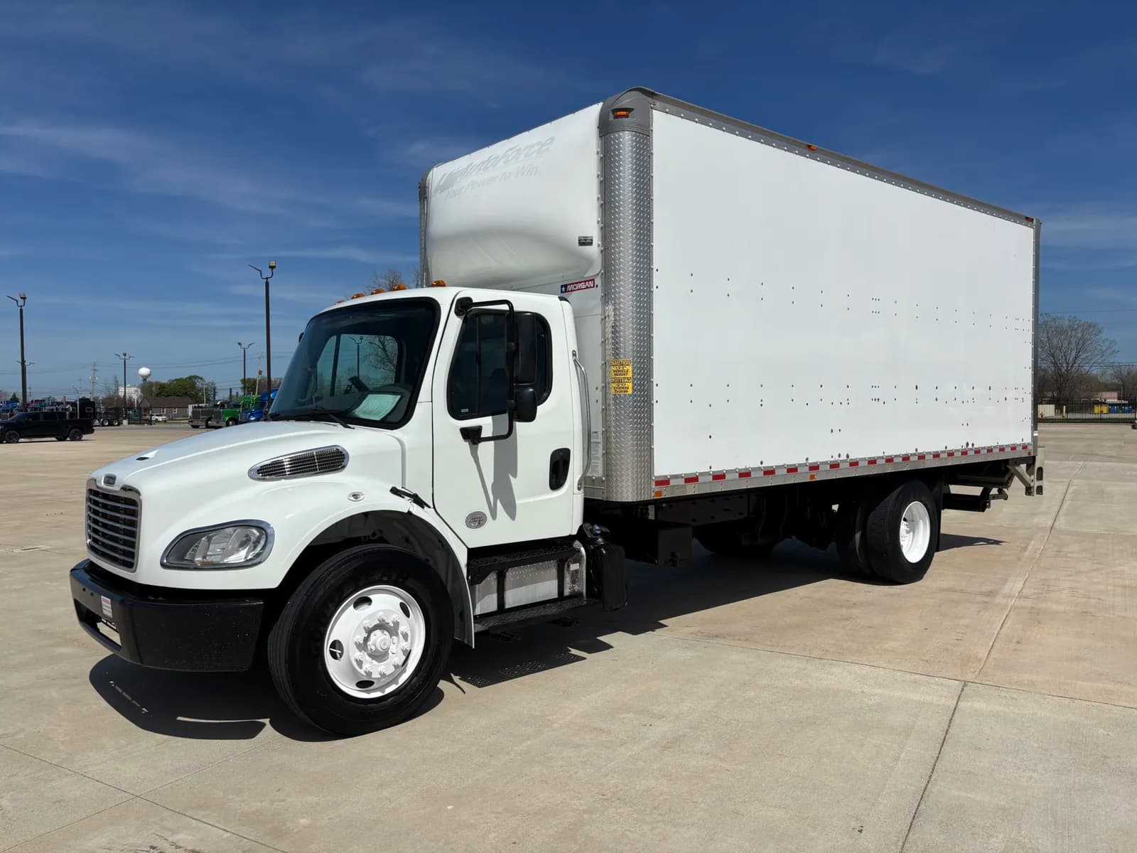 2020 Freightliner Business Class M2 - Box