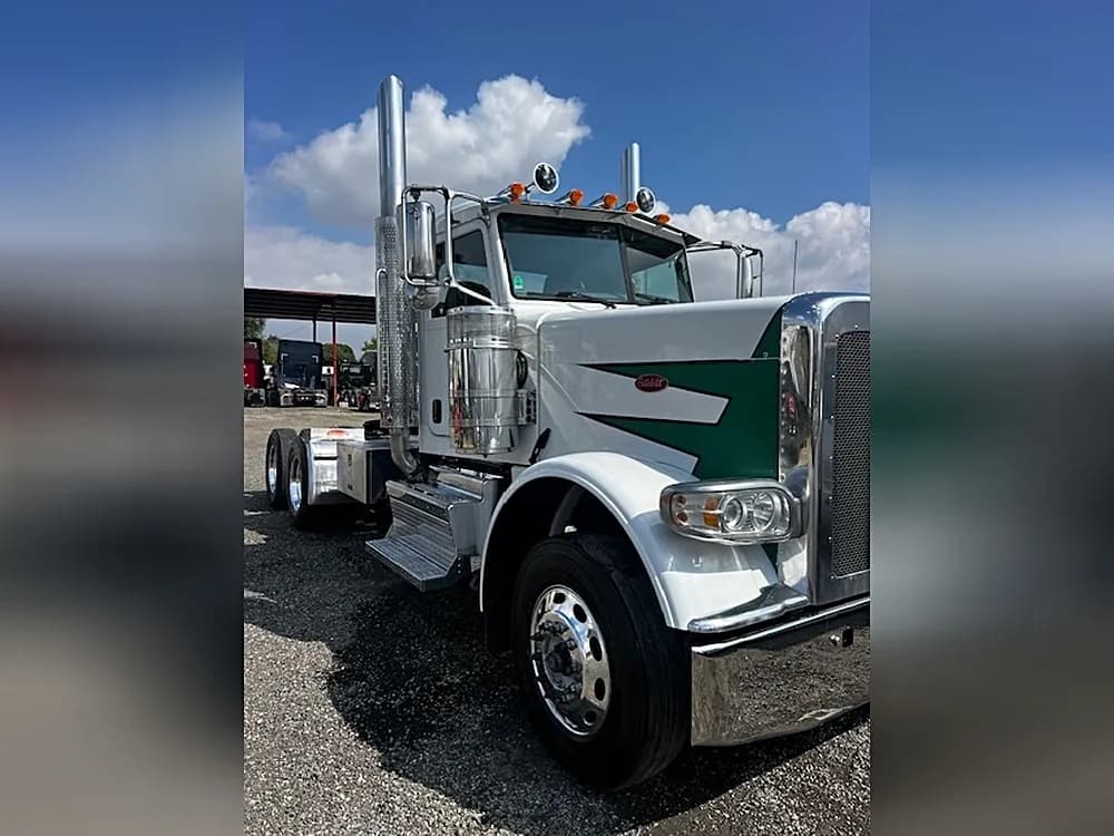 2018 Peterbilt 389 - Day Cab