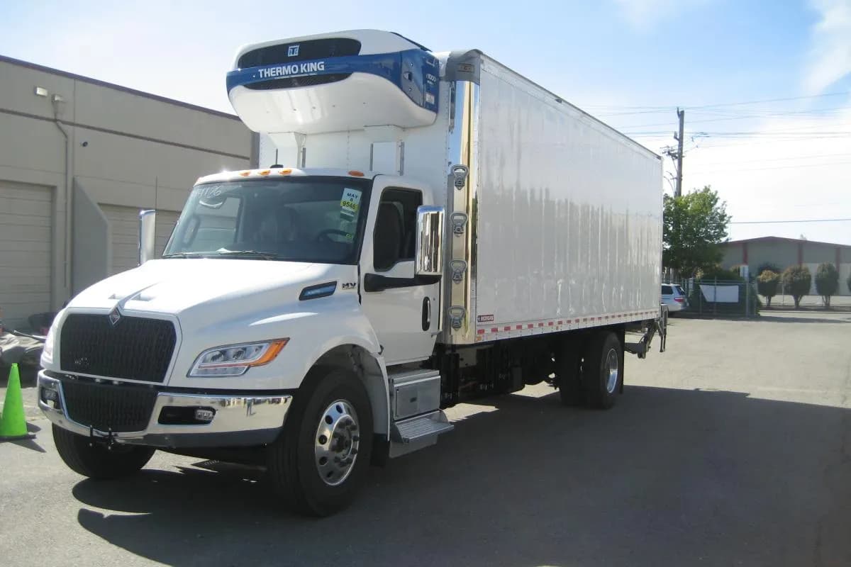 2025 Emv REFRIGERATED - Day Cab