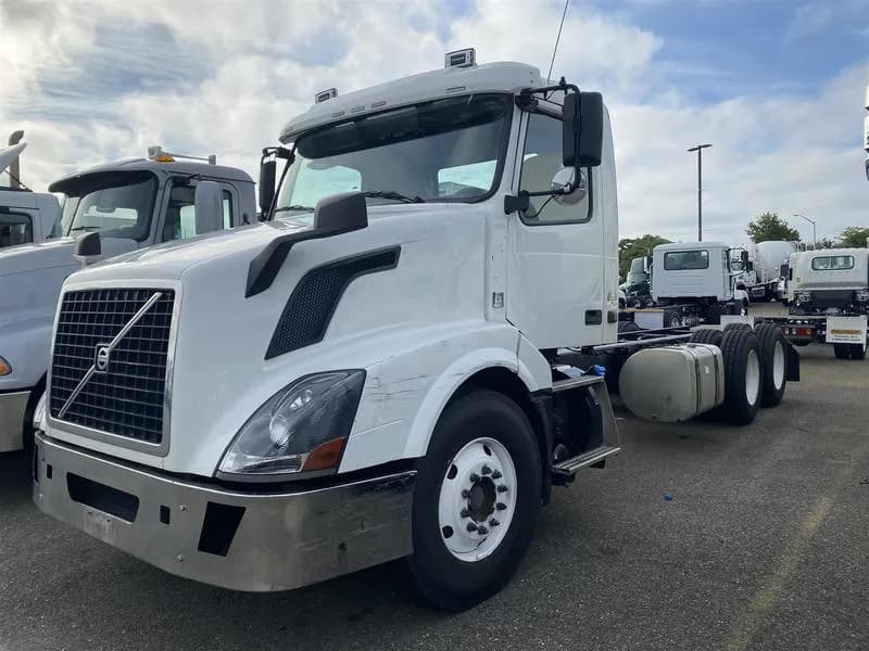 2017 Volvo VNL64