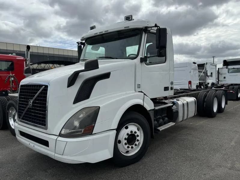 2017 Volvo VNL64