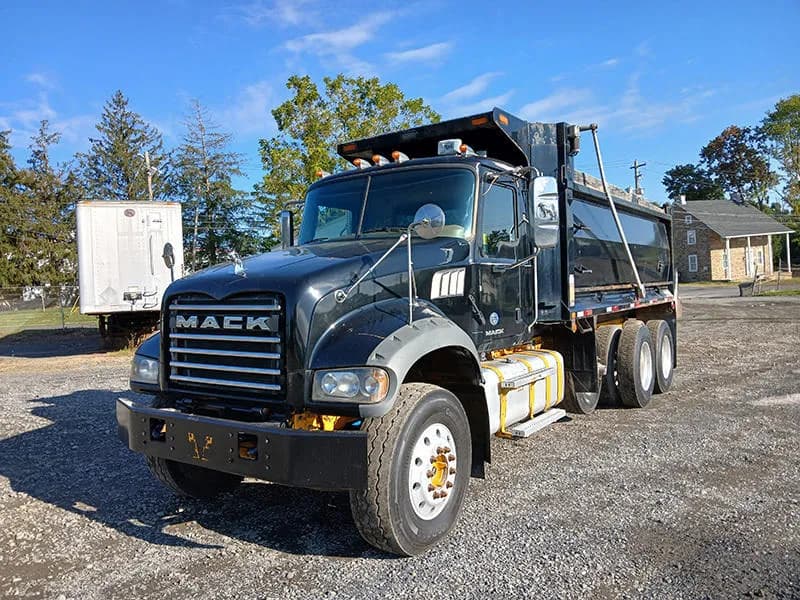 2017 Mack GU713