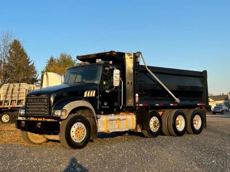 2017 Mack GU713