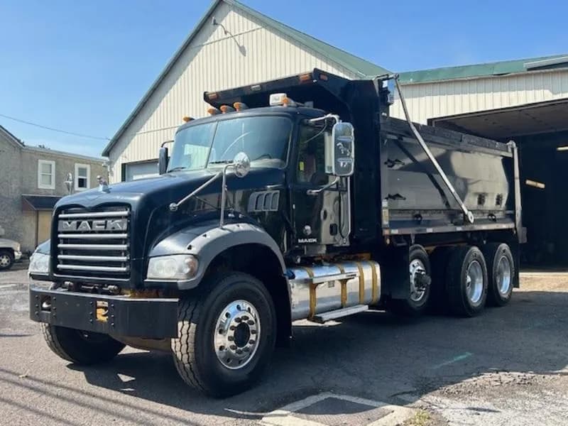 2017 Mack GU713