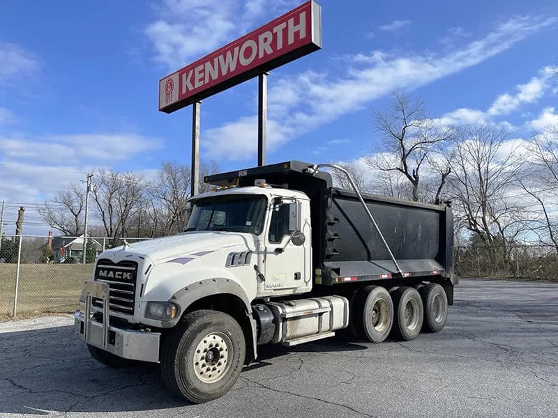 2015 Mack GU713
