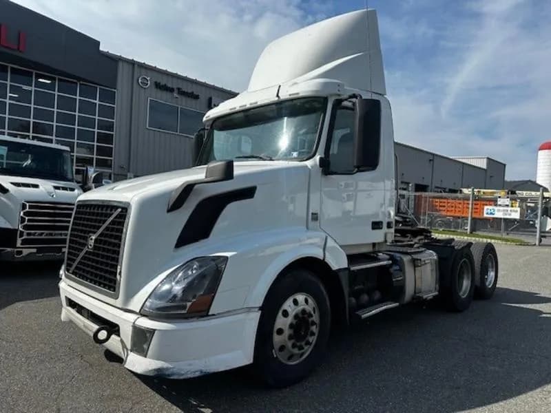 2015 Volvo VNL64T