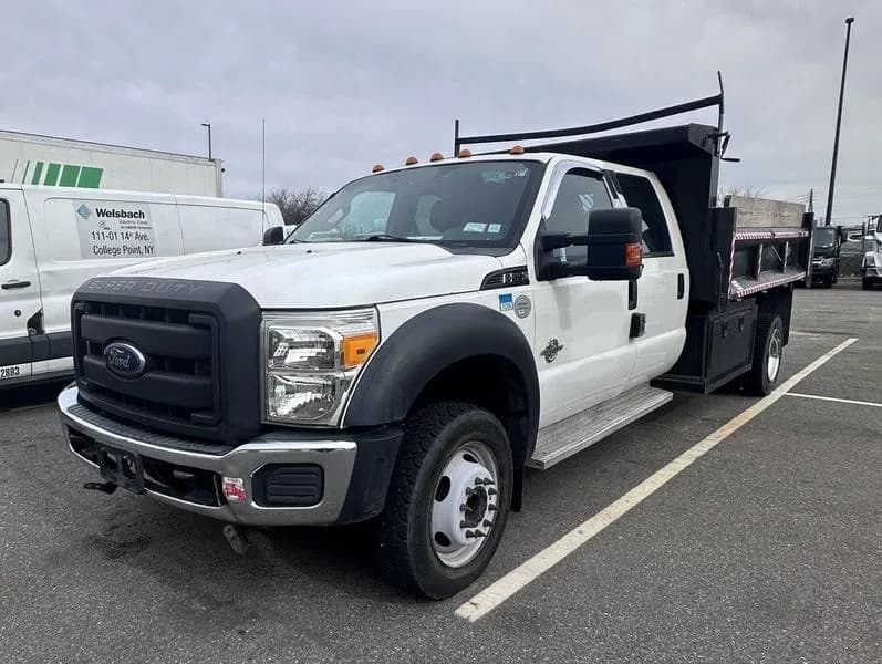2012 Ford F550 CREW CAB - Pickup