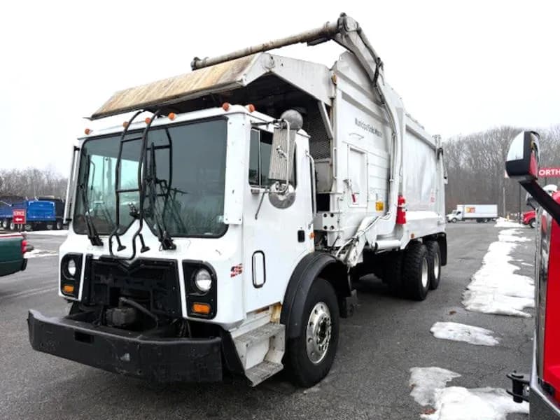 2011 Mack MRU613
