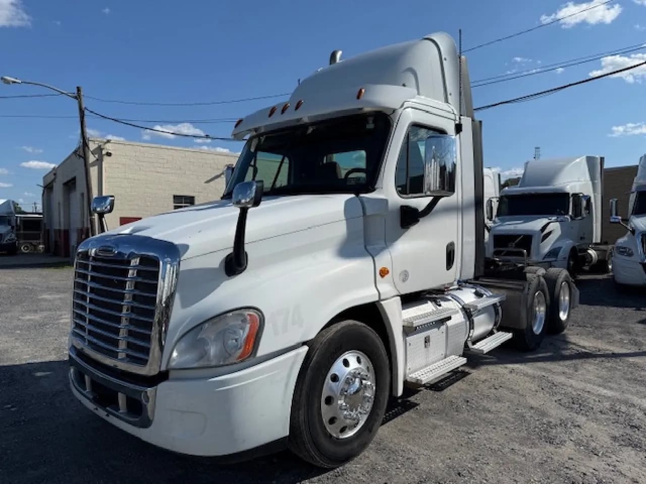 2017 Freightliner Cascadia - Day Cab