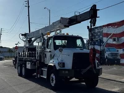 2015 Freightliner 108SD - Crane