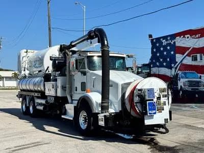 2014 Kenworth T800 Equipped with Vactor 2100 plus Sewer Vac Cummins Power Automatic Tandem Axle - Tanker