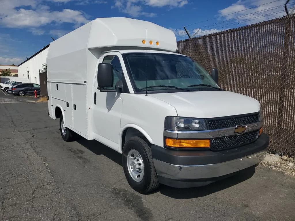 2025 Chevrolet Express 3500 - Service