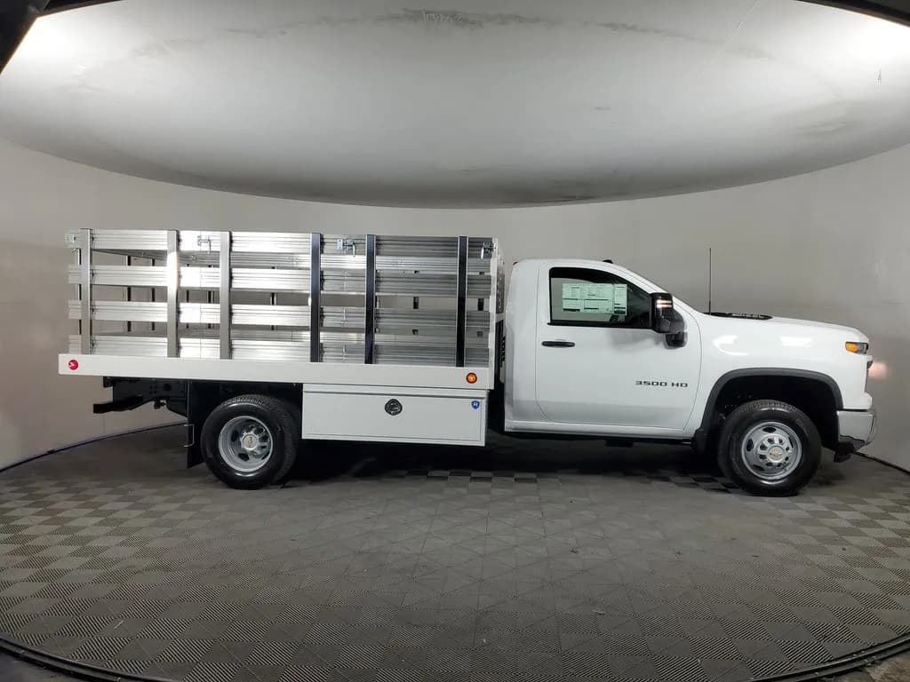 2026 Chevrolet Silverado 3500 - Stake