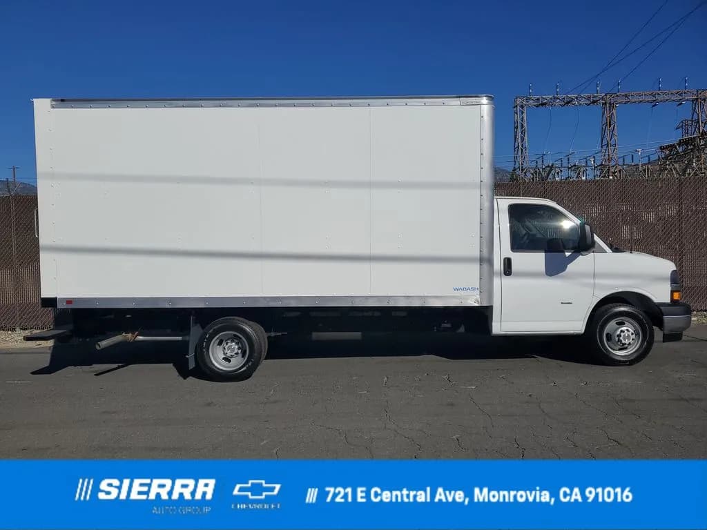 2025 Chevrolet Express 3500 - Box