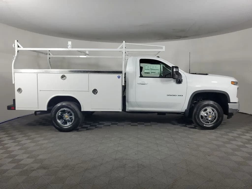 2026 Chevrolet Silverado 3500 - Service