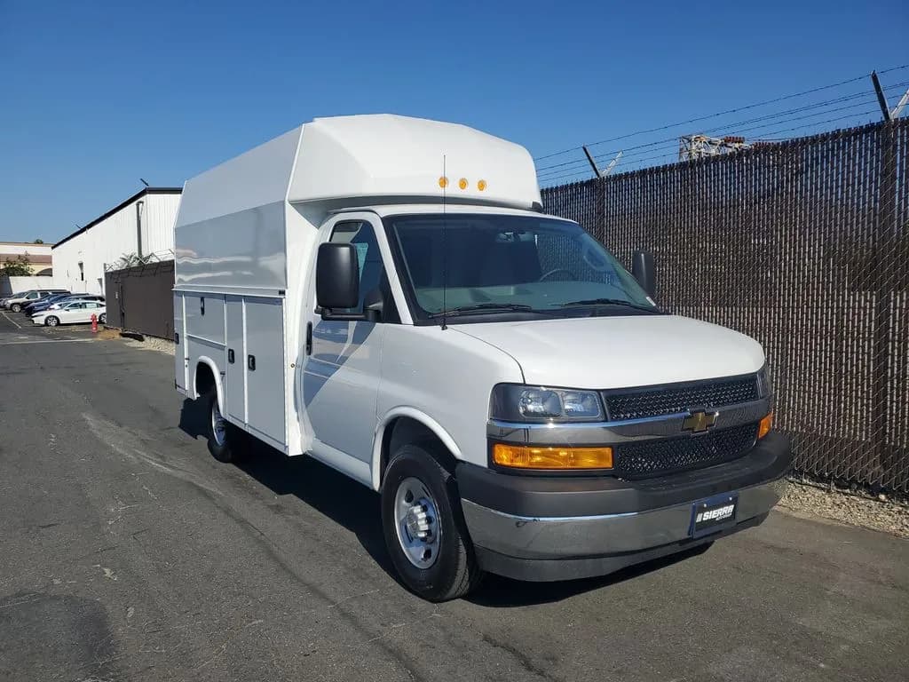 2025 Chevrolet Express 3500 - Service