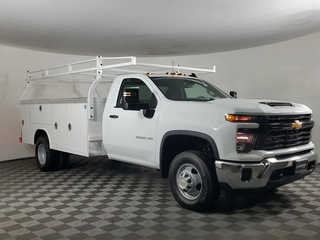 2026 Chevrolet Silverado 3500 - Service