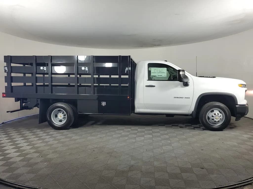2026 Chevrolet Silverado 3500 - Stake